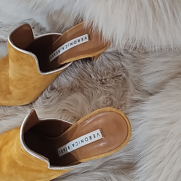 Veronica Beard Heeled Mules in Saffron/GoldenTrimmed with Metallic Silver Sz.35 - Picture 3 of 11